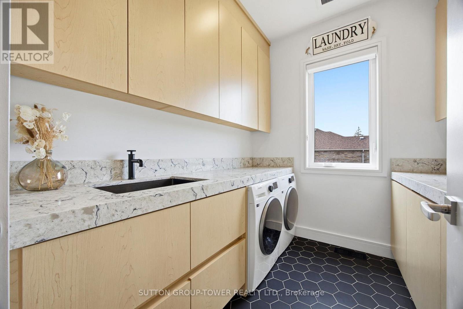 33 Wickford Drive, Toronto, Ontario  M6L 1K9 - Photo 28 - W13161450