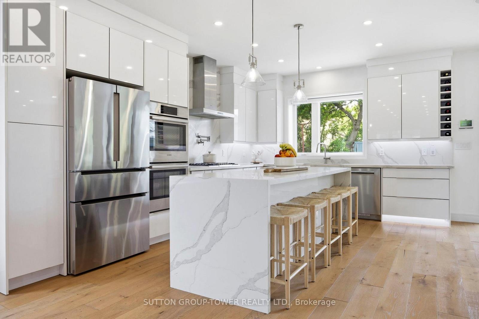 33 Wickford Drive, Toronto, Ontario  M6L 1K9 - Photo 9 - W13161450