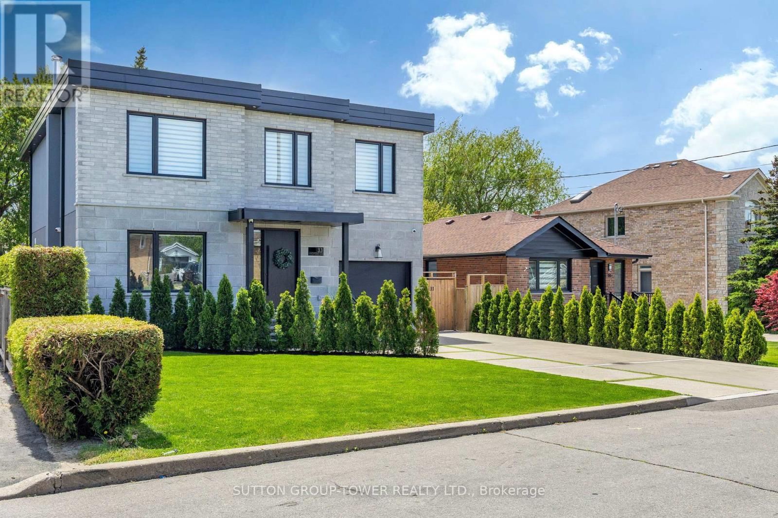 33 Wickford Drive, Toronto, Ontario  M6L 1K9 - Photo 2 - W13161450