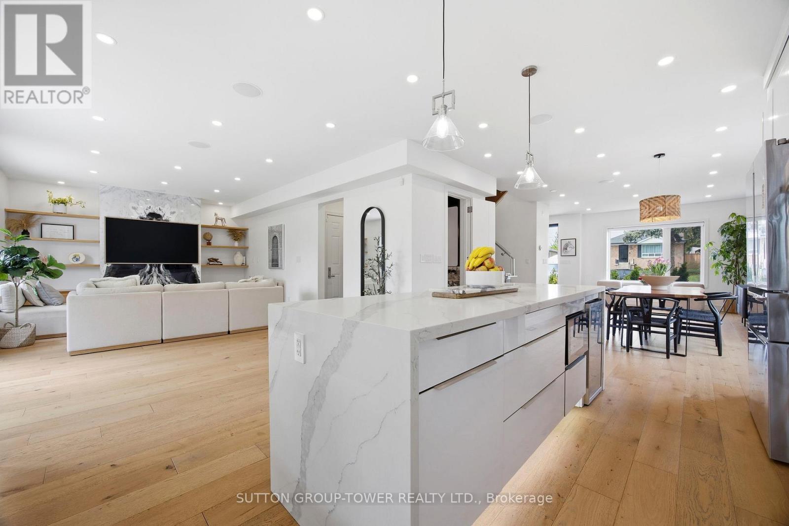 33 Wickford Drive, Toronto, Ontario  M6L 1K9 - Photo 12 - W13161450