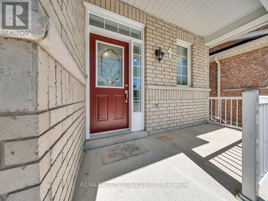 15 Lockburn Crescent, Brampton, Ontario  L7A 3W7 - Photo 3 - W13161192