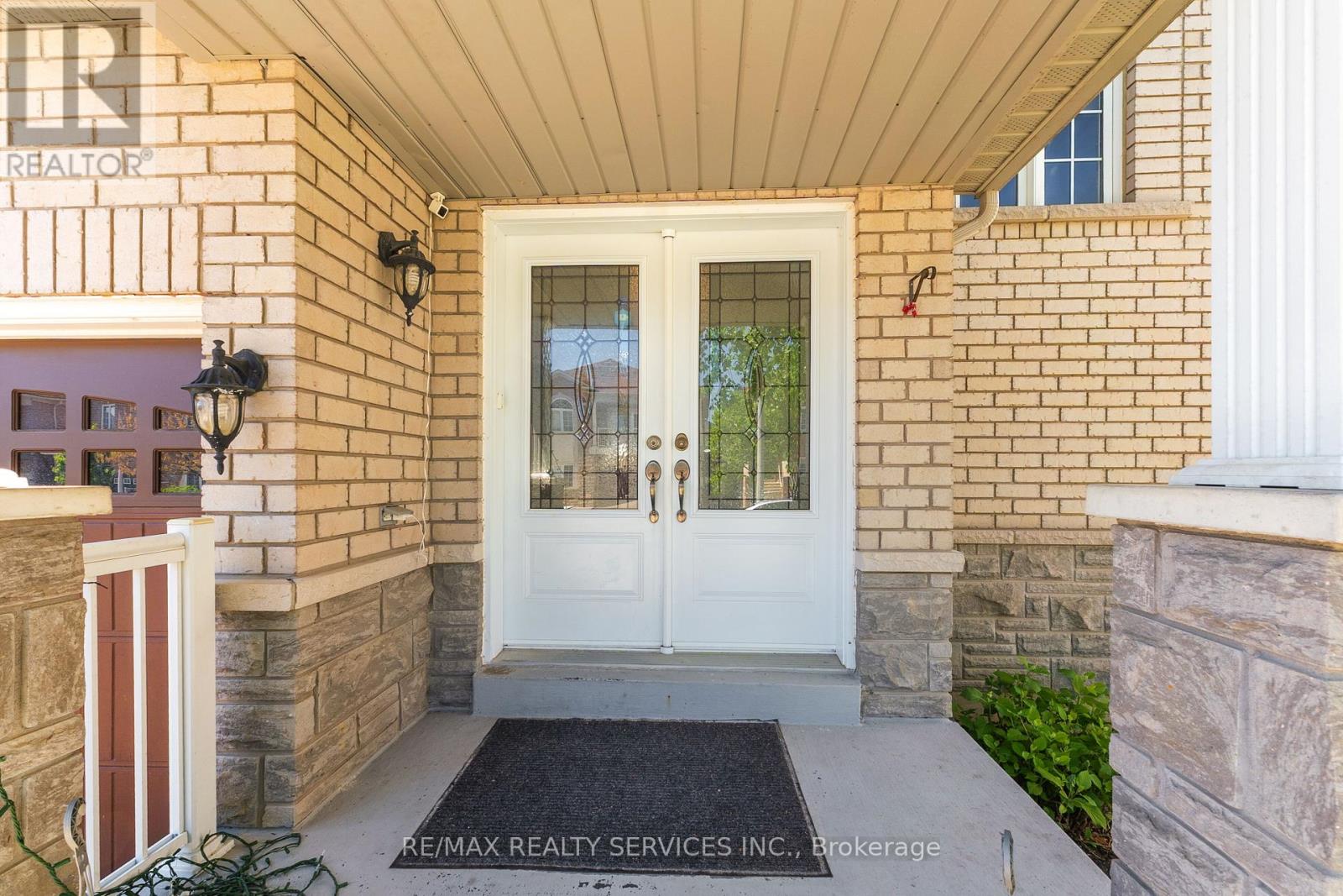 29 Sir Jacobs Crescent, Brampton, Ontario  L7A 3V2 - Photo 3 - W13161468