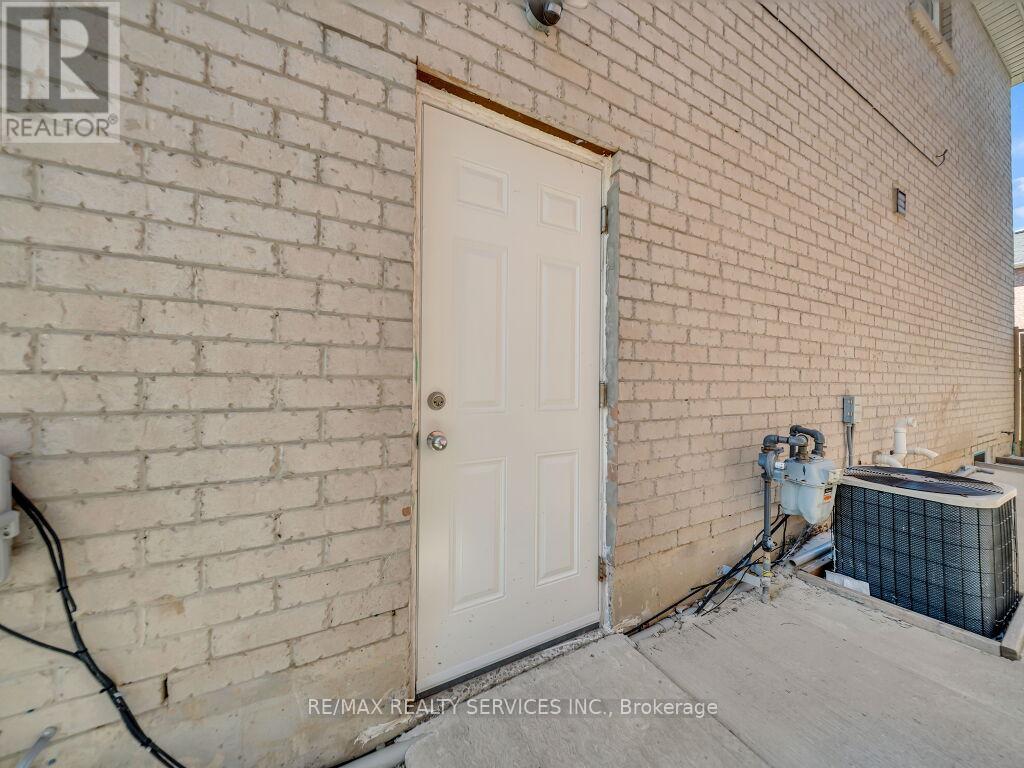 15 Lockburn Crescent, Brampton, Ontario  L7A 3W7 - Photo 36 - W13161192