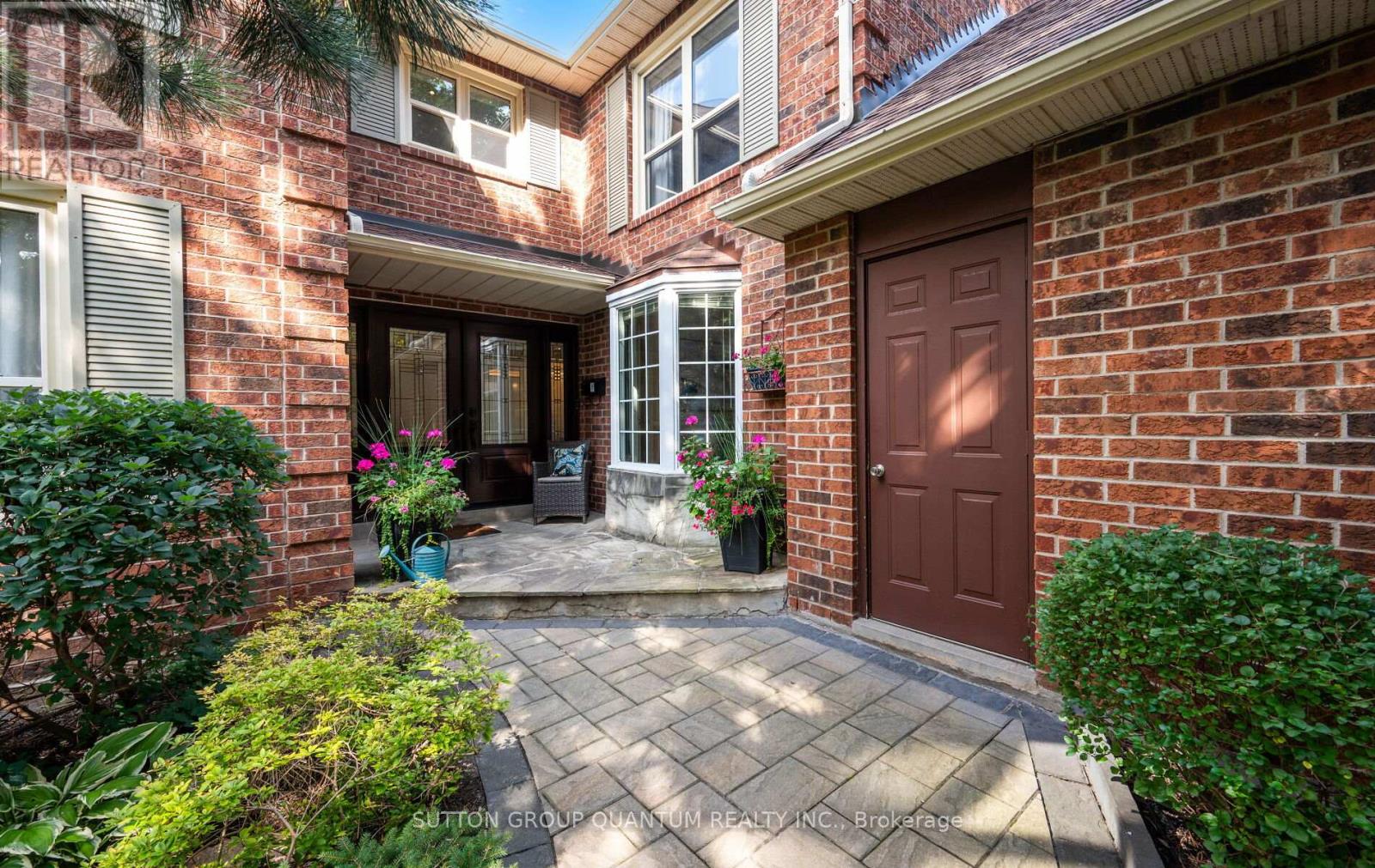 4008 Powderhorn Court, Mississauga, Ontario  L5L 3C4 - Photo 3 - W13161520