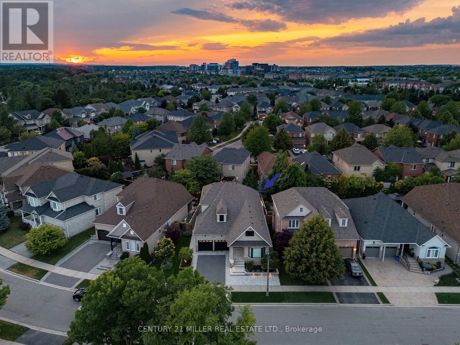 2201 Rochester Circle, Oakville, Ontario L6M 5E3 - Photo 4 - W13161536