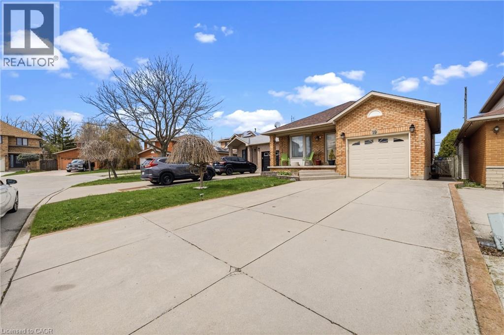 19 SEDONA Court, Hamilton, Ontario