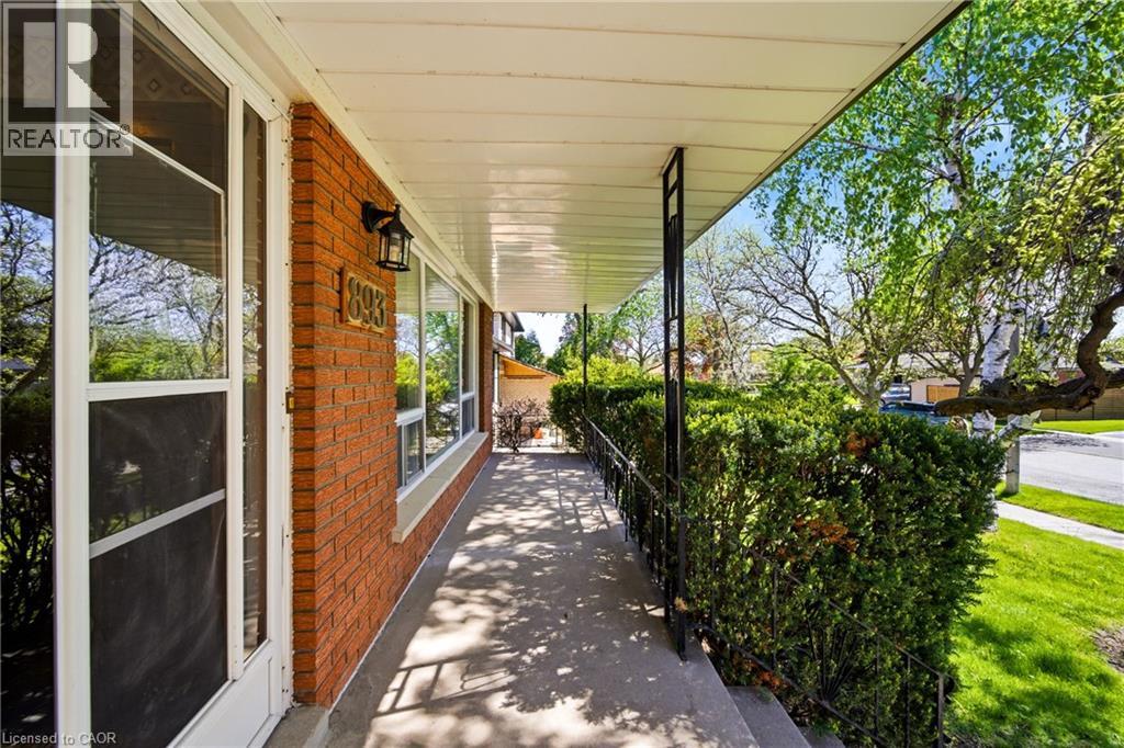 893 Hollowtree Crescent, Mississauga, Ontario  L4Y 2V3 - Photo 9 - 40832853