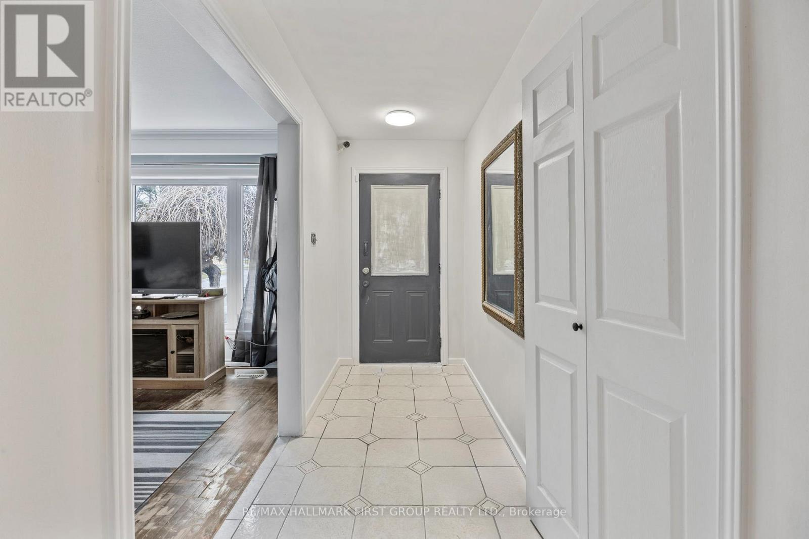 7 Dawson Crescent, Halton Hills (Georgetown), Ontario  L7G 1H3 - Photo 2 - W13161864