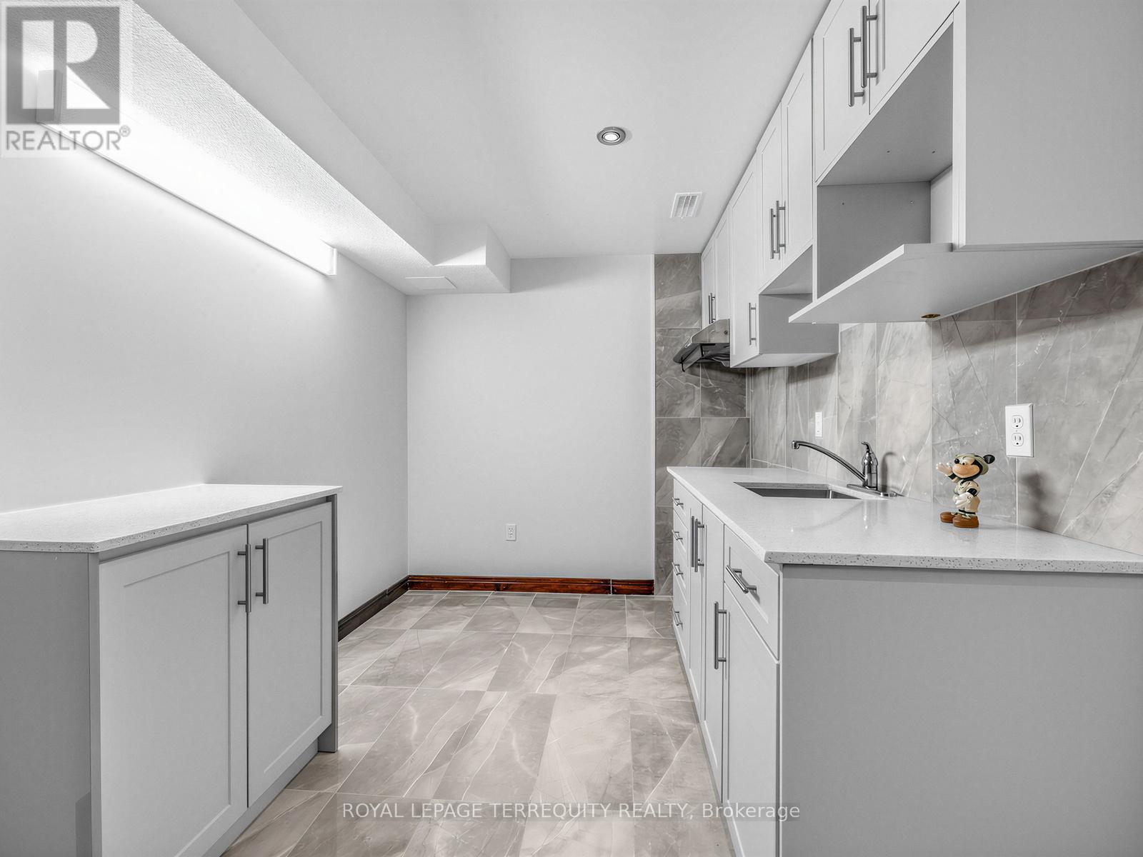 3699 Golden Locust Drive, Mississauga, Ontario  L5N 8N8 - Photo 27 - W13161890