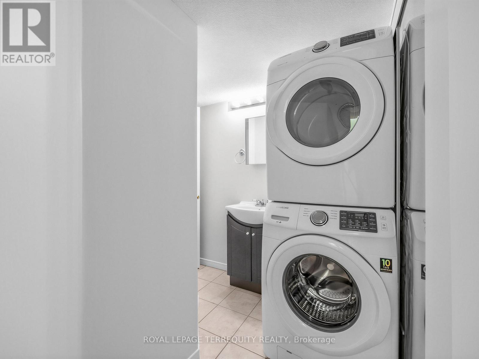 3699 Golden Locust Drive, Mississauga, Ontario  L5N 8N8 - Photo 24 - W13161890