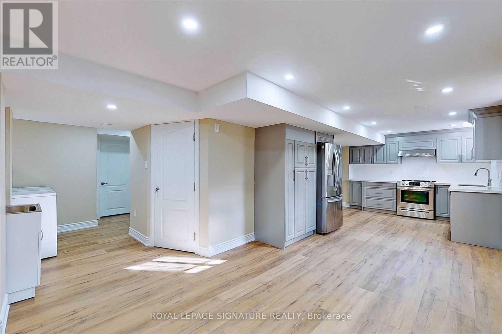 6094 Prairie Circle, Mississauga, Ontario  L5N 5Z5 - Photo 2 - W13161922
