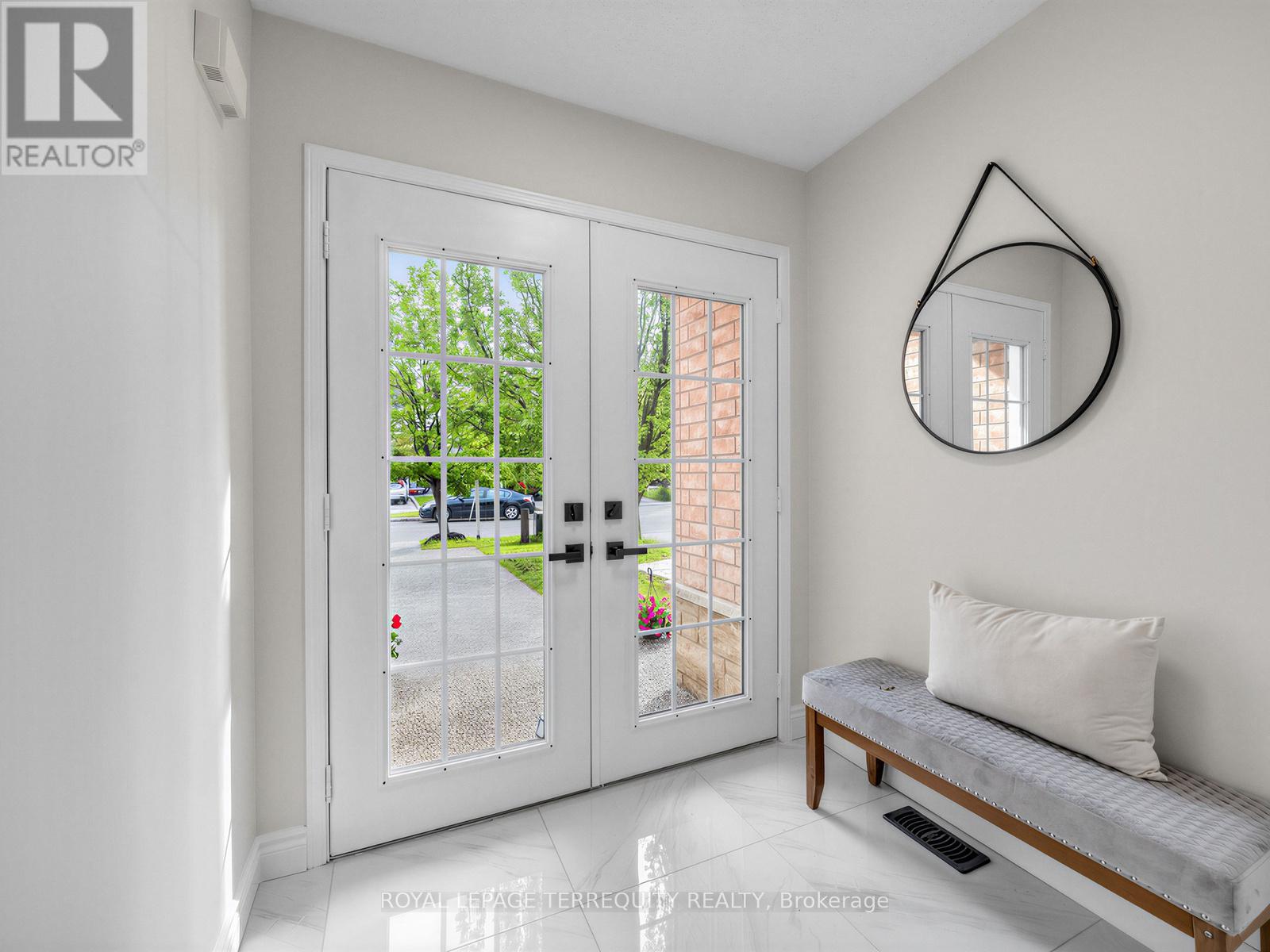 3699 Golden Locust Drive, Mississauga, Ontario  L5N 8N8 - Photo 5 - W13161890