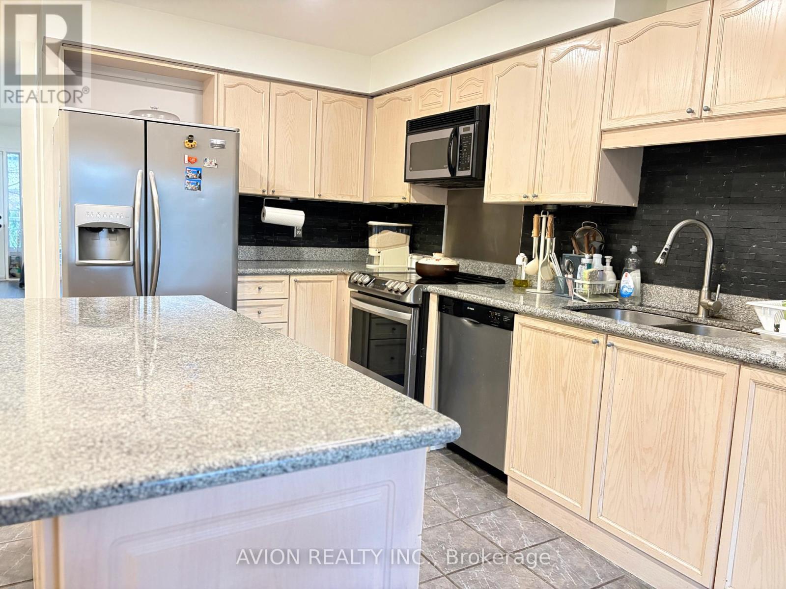 6 - 601 Shoreline Drive, Mississauga, Ontario L5B 4K6 - Photo 4 - W13161716
