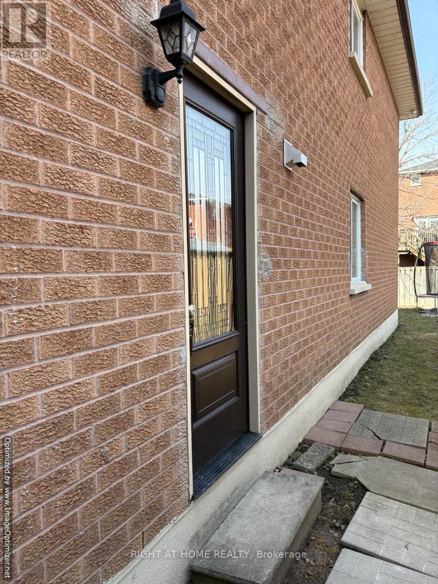 Lower - 571 Roselaire Trail, Mississauga, Ontario  L5R 2Z9 - Photo 3 - W13161762