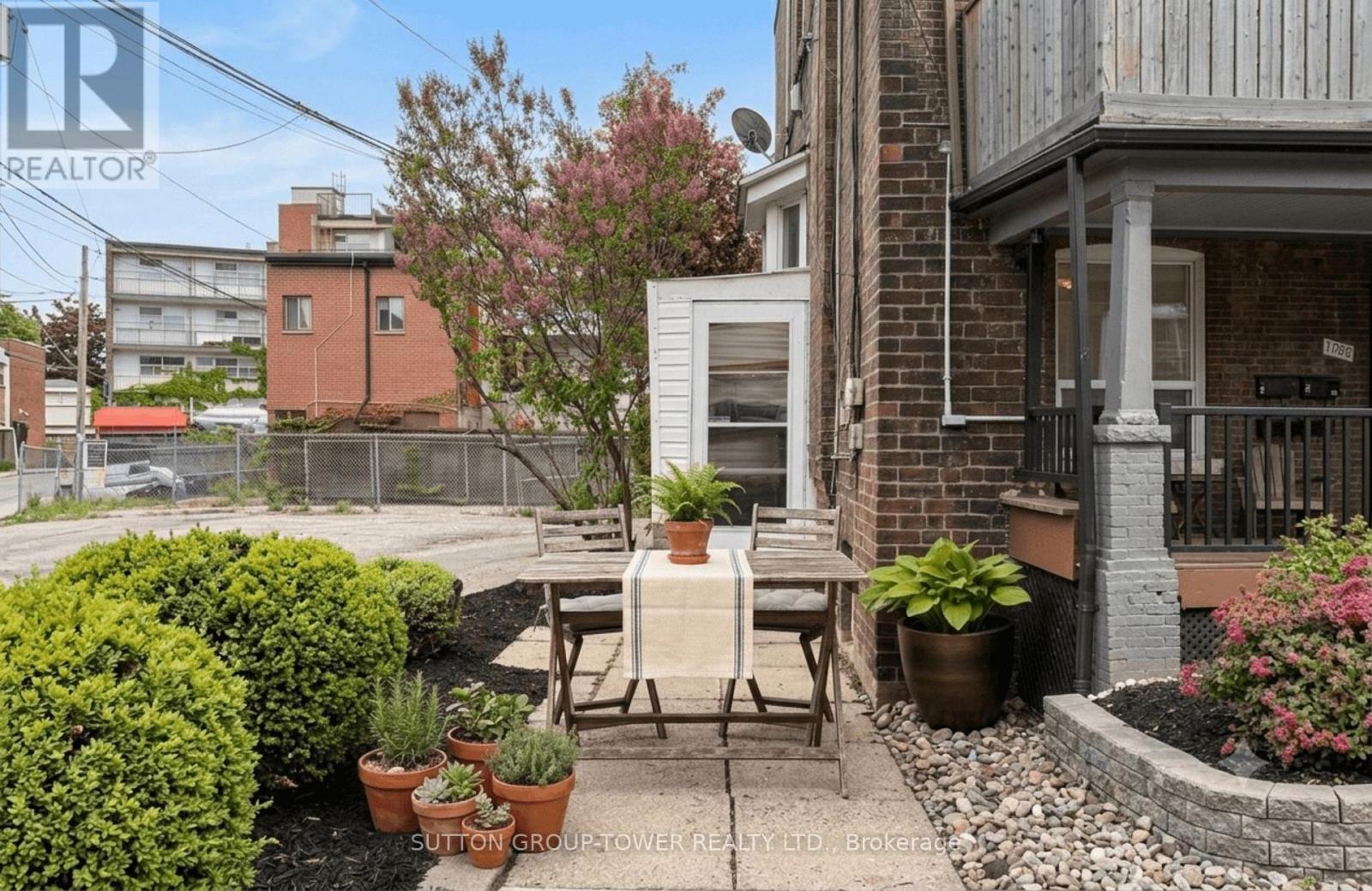560 Indian Grove, Toronto, Ontario  M6P 2J4 - Photo 4 - W13163972
