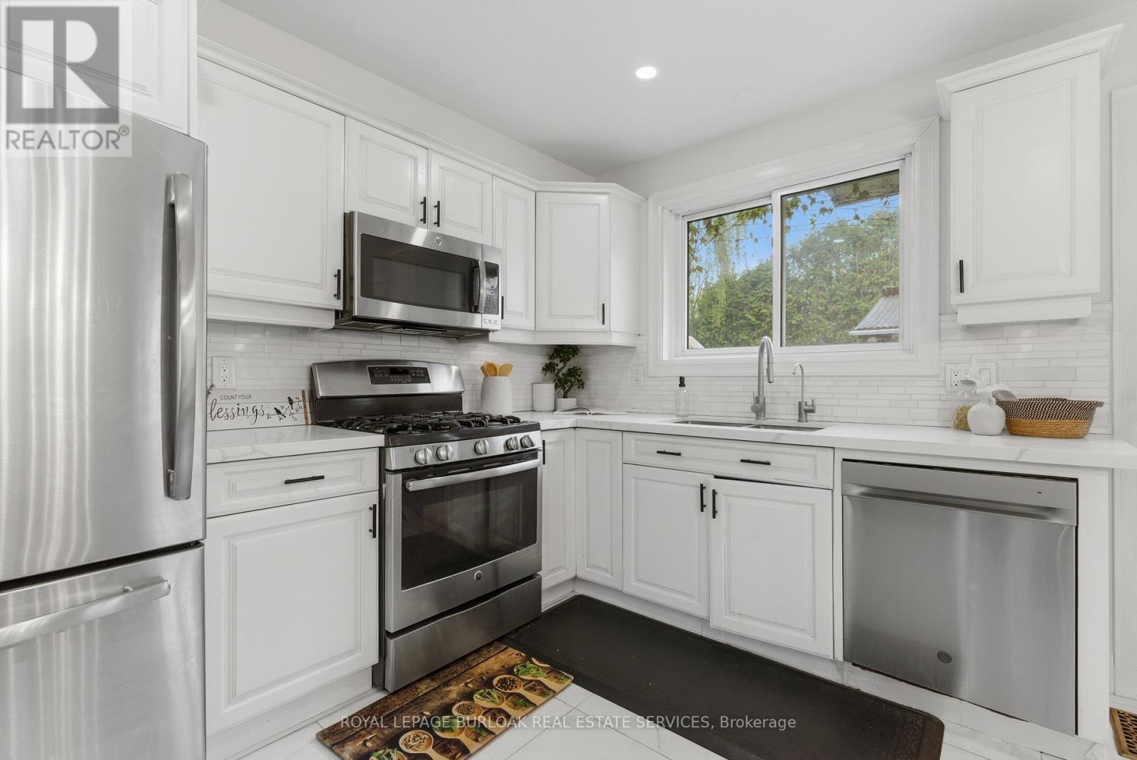 197 Burbank Street, Halton Hills, Ontario L7J 1S9 - Photo 8 - W13162314