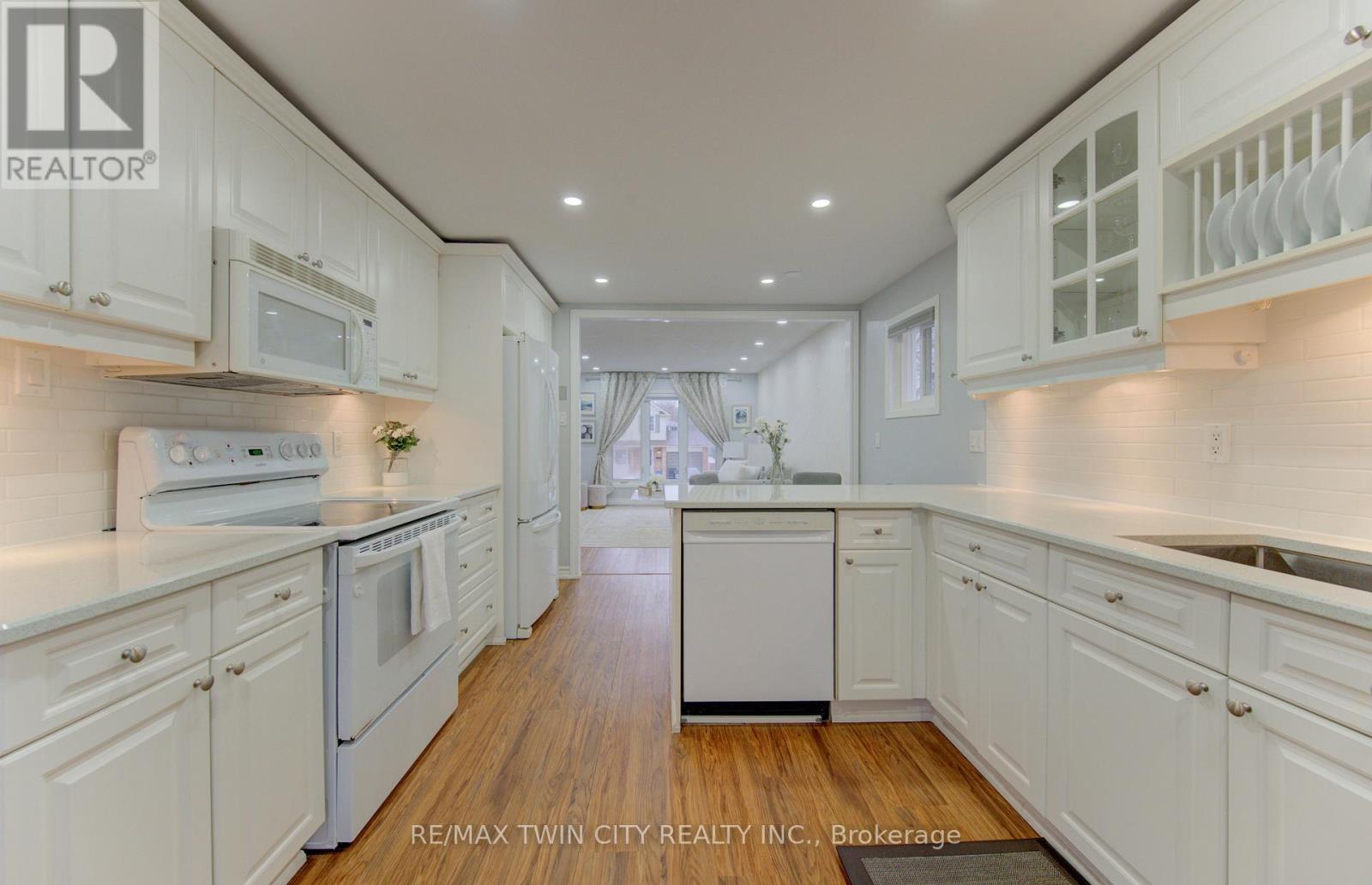 414 Woods Lane, Cambridge, Ontario  N3H 5J4 - Photo 11 - X12965542