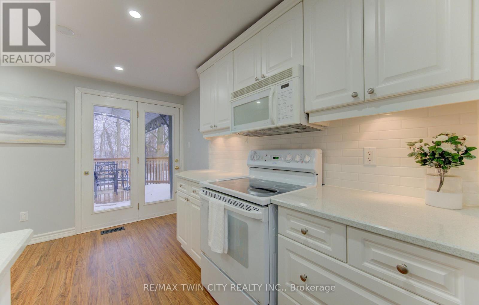 414 Woods Lane, Cambridge, Ontario  N3H 5J4 - Photo 12 - X12965542