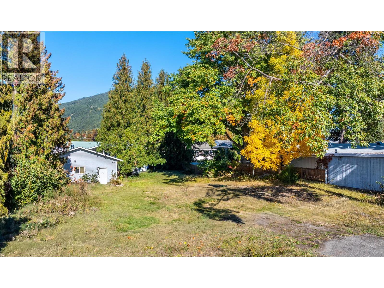 2104 Ash Street, Creston, British Columbia  V0B 1G0 - Photo 1 - 10388591