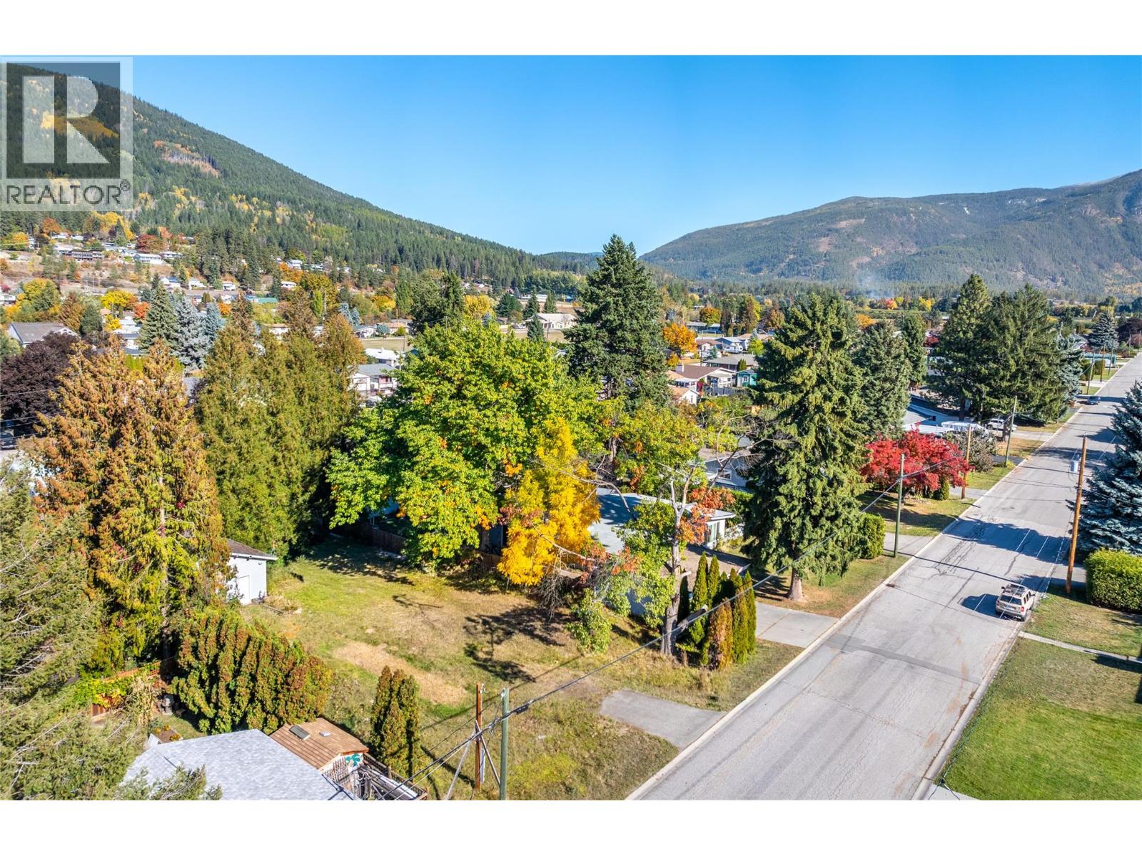 2104 Ash Street, Creston, British Columbia  V0B 1G0 - Photo 12 - 10388591
