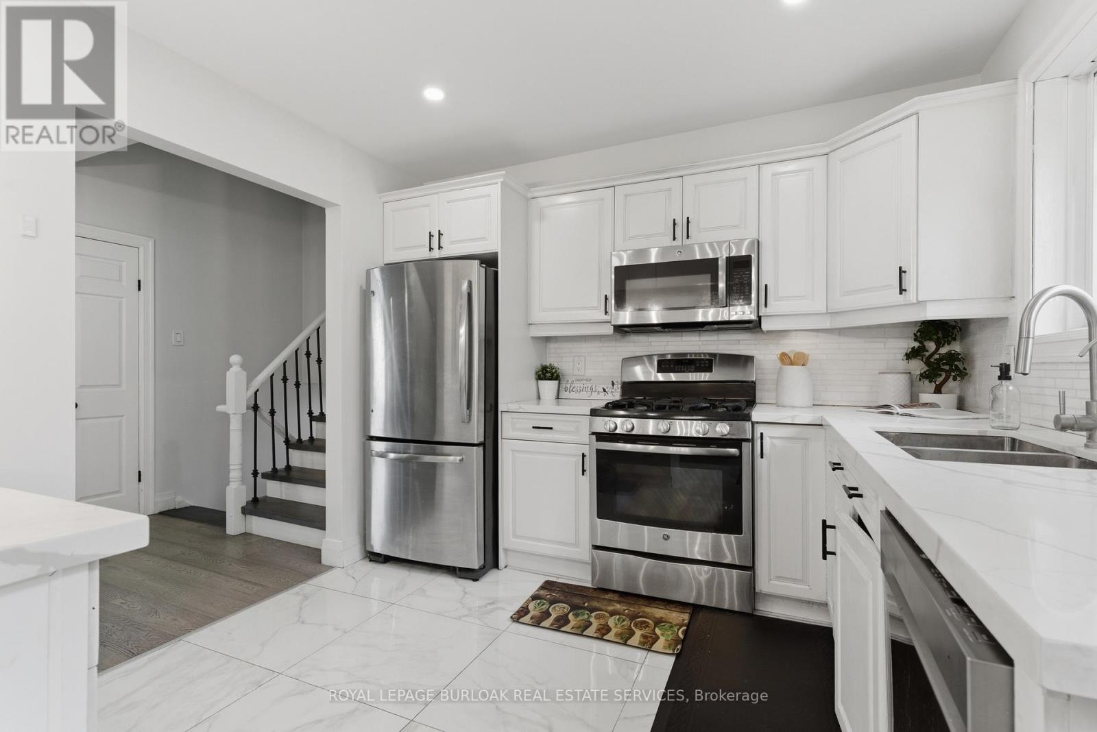 197 Burbank Street, Halton Hills, Ontario L7J 1S9 - Photo 7 - W13162314