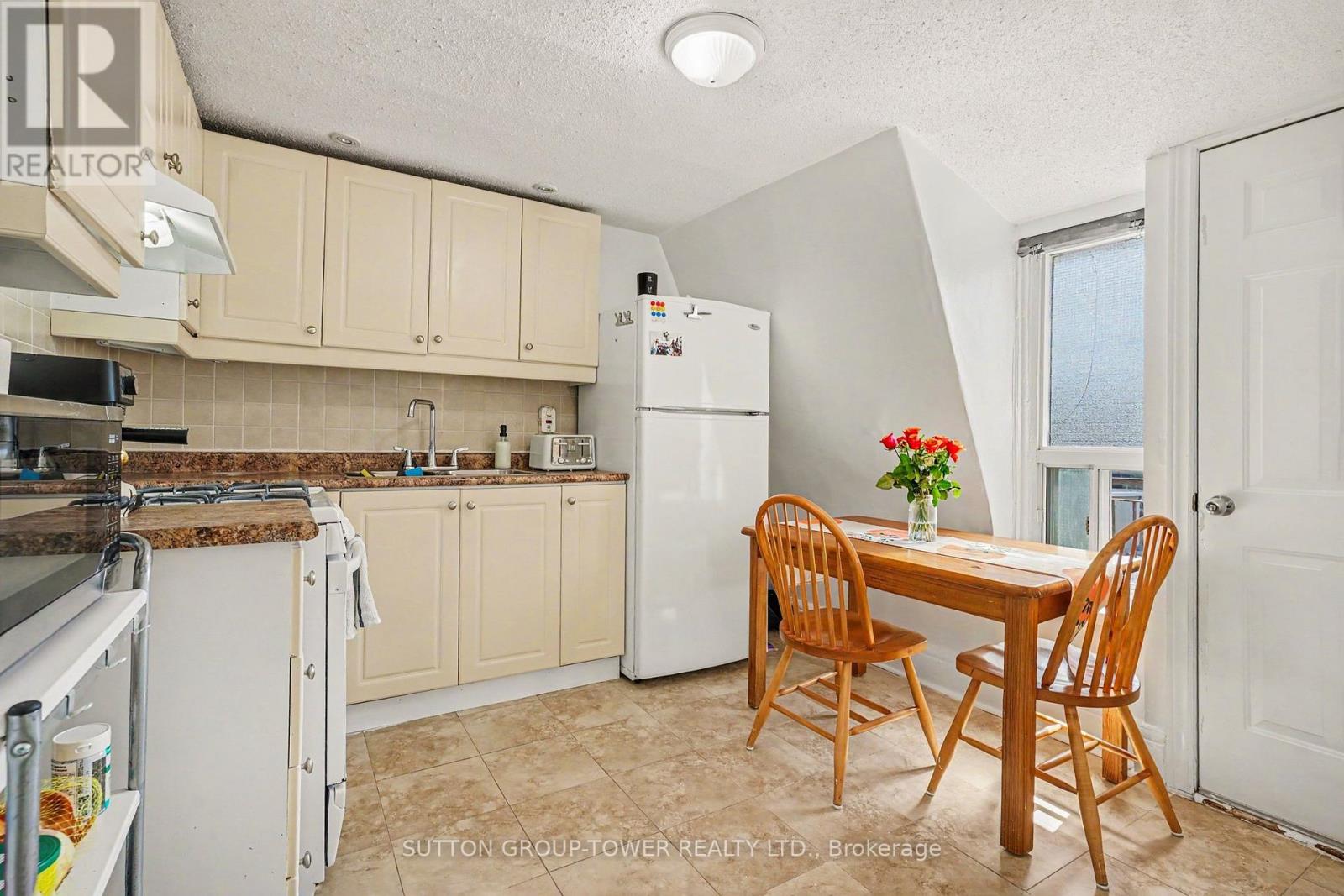 560 Indian Grove, Toronto, Ontario  M6P 2J4 - Photo 30 - W13163972