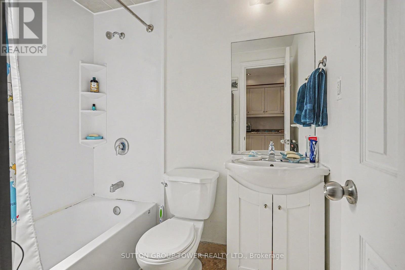 560 Indian Grove, Toronto, Ontario  M6P 2J4 - Photo 27 - W13163972