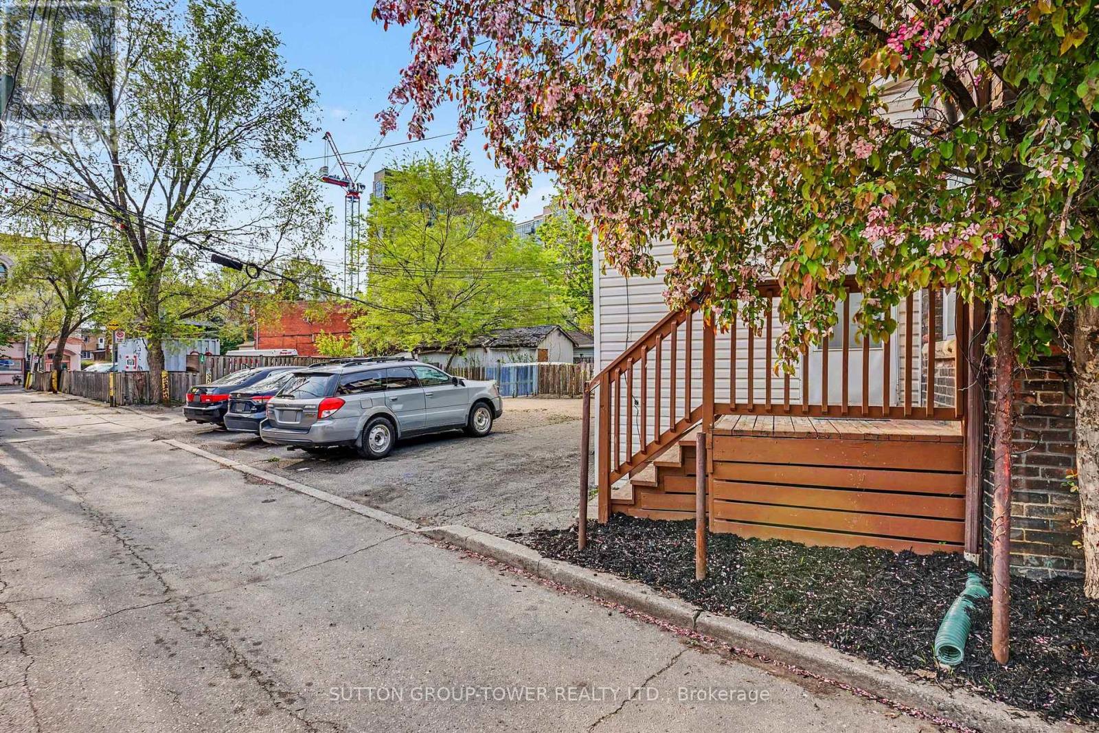 560 Indian Grove, Toronto, Ontario  M6P 2J4 - Photo 46 - W13163972