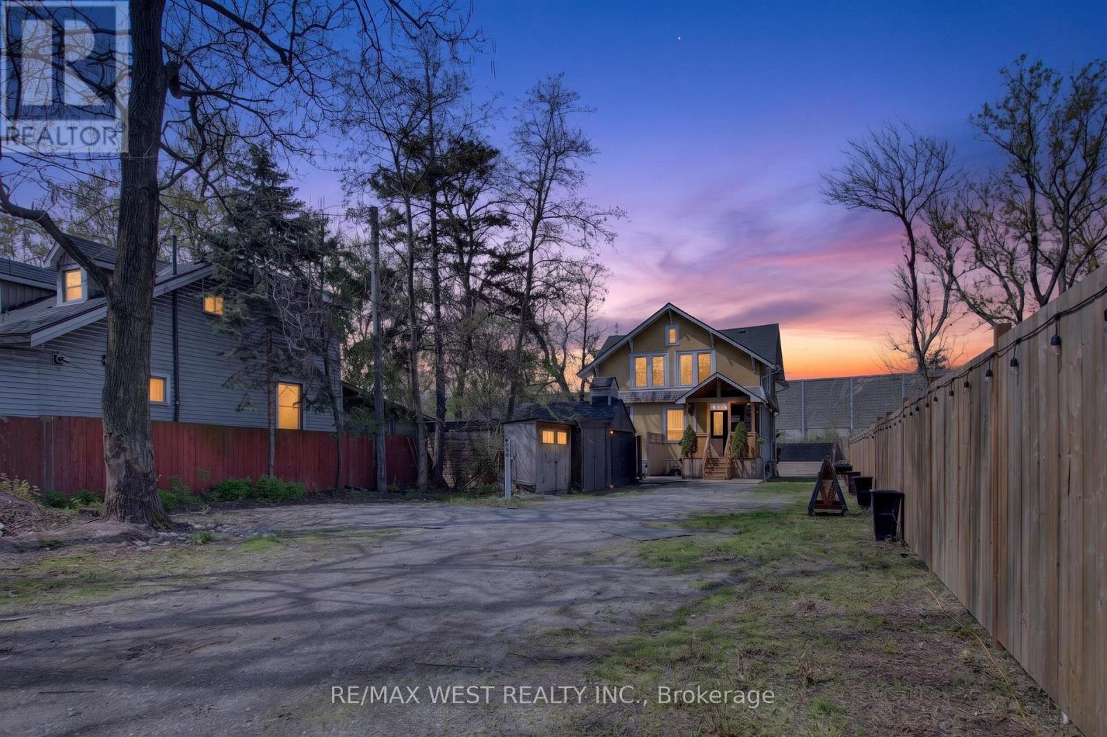 834 BEACH BOULEVARD, Hamilton, Ontario