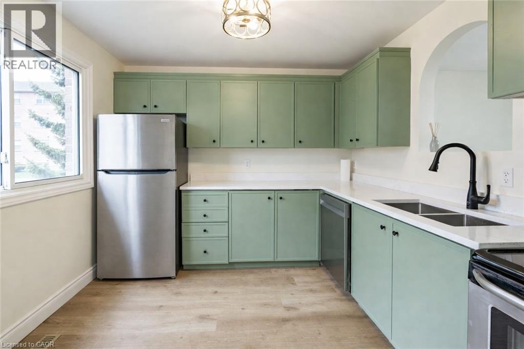 483 N Springbank Avenue N Unit# 24, Woodstock, Ontario  N4T 1R1 - Photo 3 - 40831265