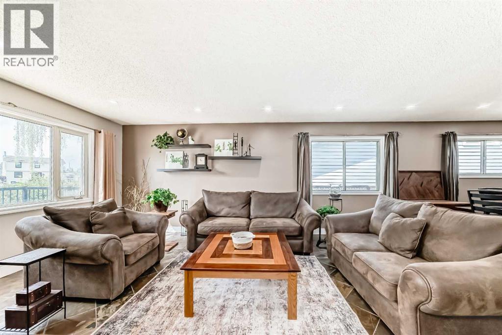 11 Huntstrom Place NE, Calgary, Alberta  T2K 5V9 - Photo 4 - A2313966