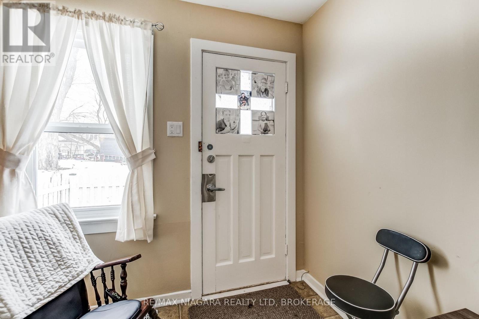 8 Catharine Street, Port Colborne (Sugarloaf), Ontario  L3K 4J6 - Photo 3 - X13164686