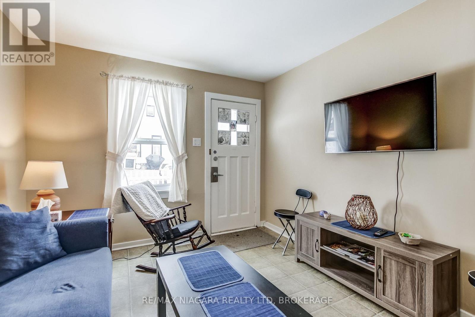 8 Catharine Street, Port Colborne (Sugarloaf), Ontario  L3K 4J6 - Photo 6 - X13164686