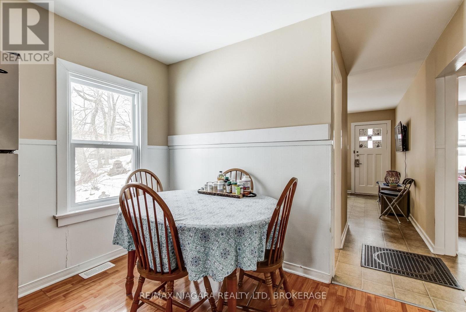 8 Catharine Street, Port Colborne (Sugarloaf), Ontario  L3K 4J6 - Photo 9 - X13164686