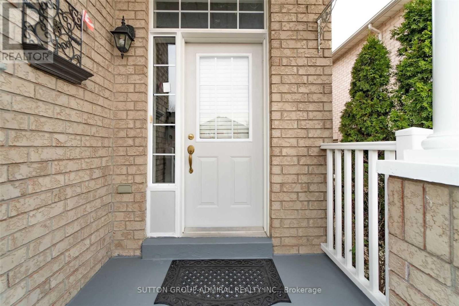 101 River Rock Crescent, Brampton, Ontario  L7A 2W4 - Photo 2 - W12995530