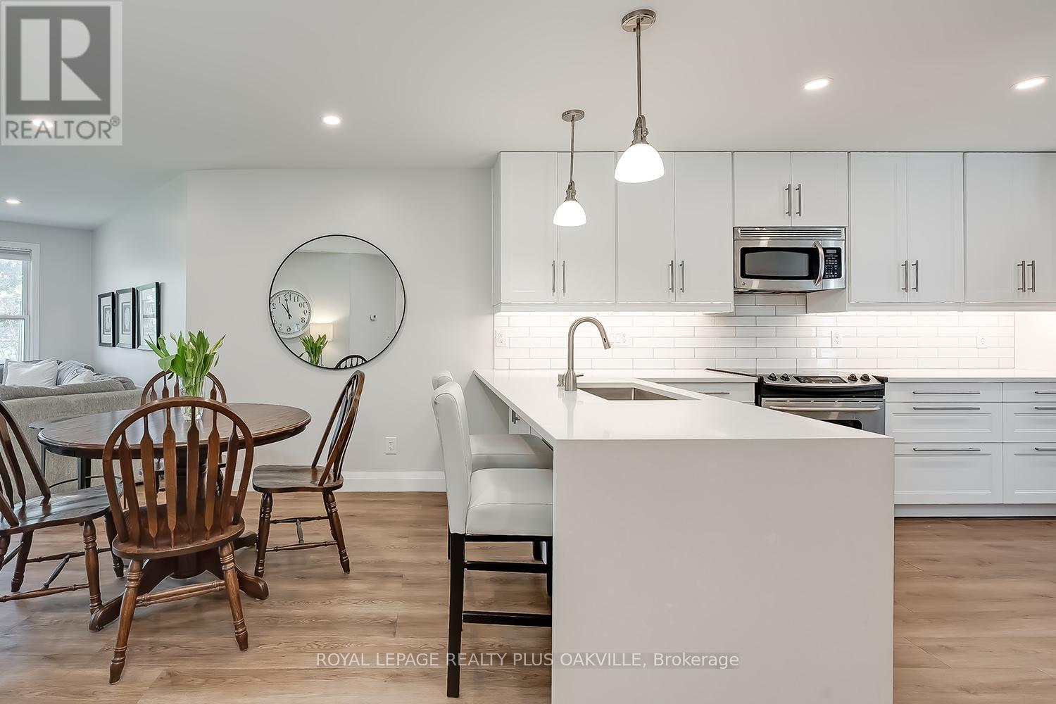 205 - 1220 Thorpe Road, Burlington, Ontario  L7S 2H4 - Photo 5 - W13108280