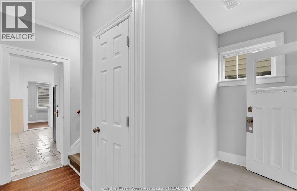 930 Church Street Unit# Upper (No Bsmt), Windsor, Ontario  N9A 4T9 - Photo 3 - 26011840