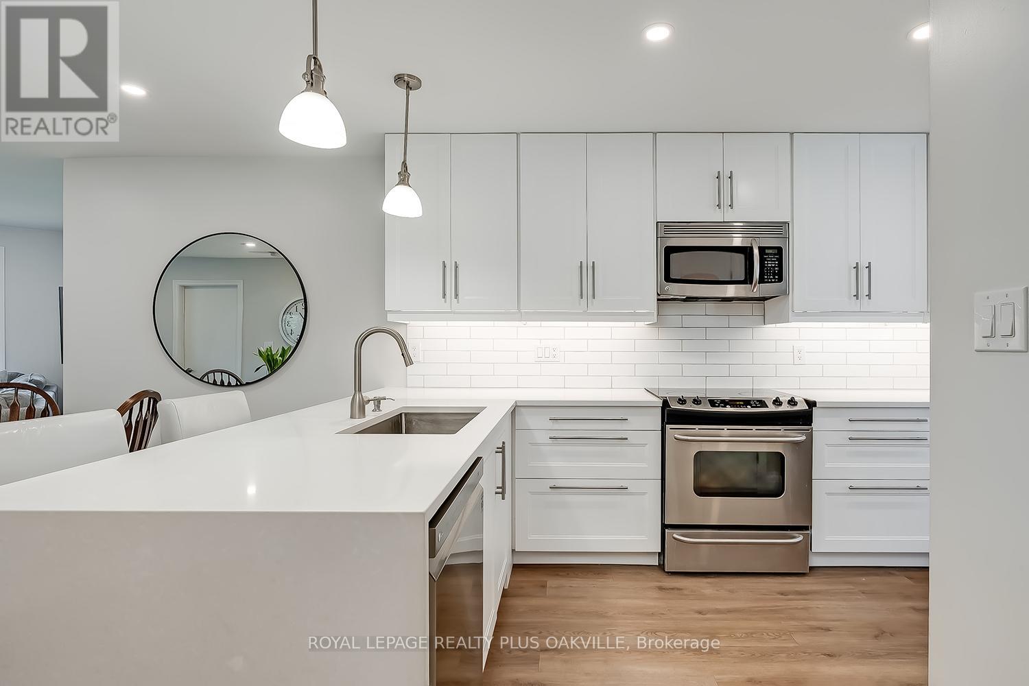 205 - 1220 Thorpe Road, Burlington, Ontario  L7S 2H4 - Photo 2 - W13108280