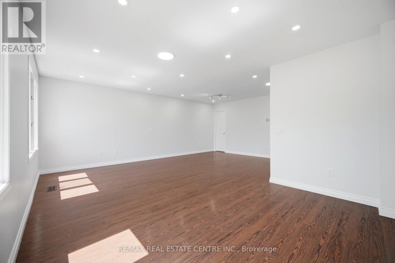 2349 Strawfield Court, Oakville, Ontario  L6H 6C2 - Photo 17 - W13164114