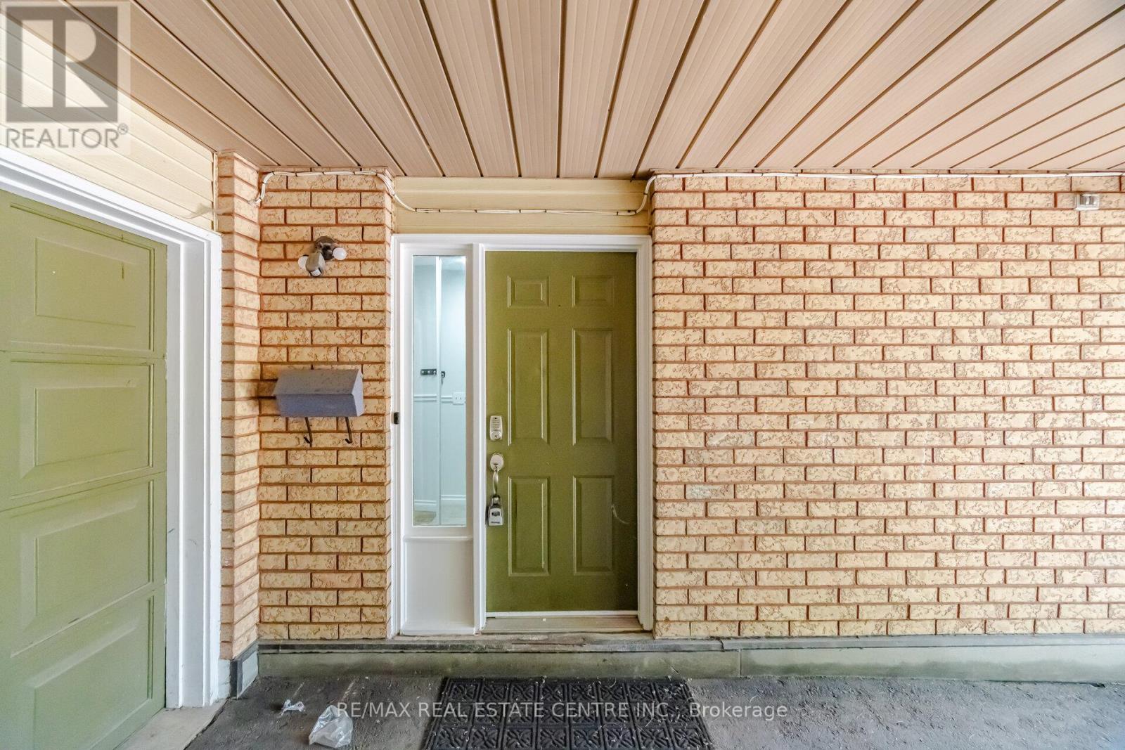2349 Strawfield Court, Oakville, Ontario  L6H 6C2 - Photo 4 - W13164114