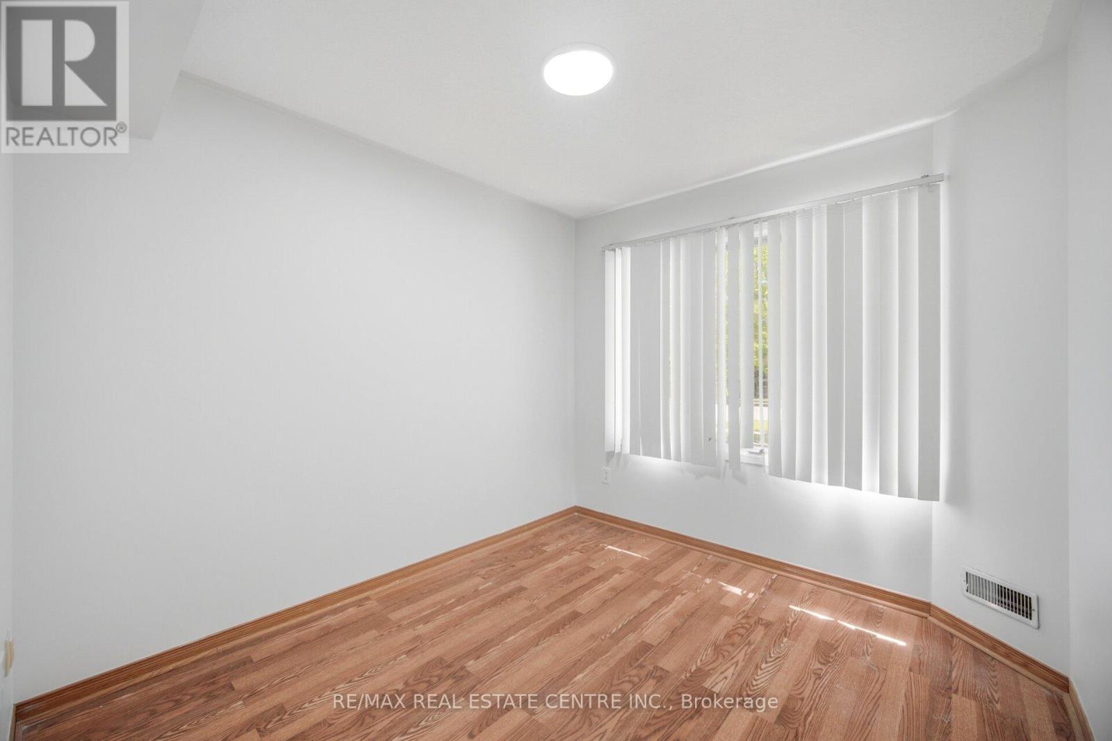 2349 Strawfield Court, Oakville, Ontario  L6H 6C2 - Photo 7 - W13164114