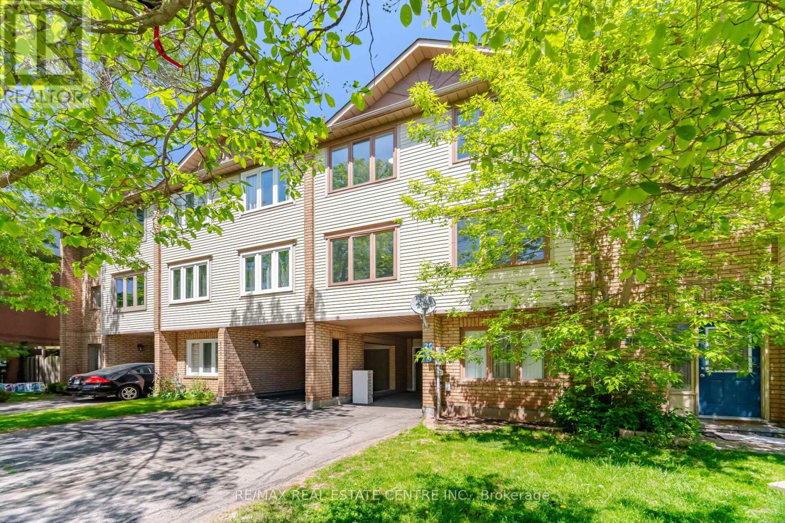 2349 Strawfield Court, Oakville, Ontario  L6H 6C2 - Photo 2 - W13164114