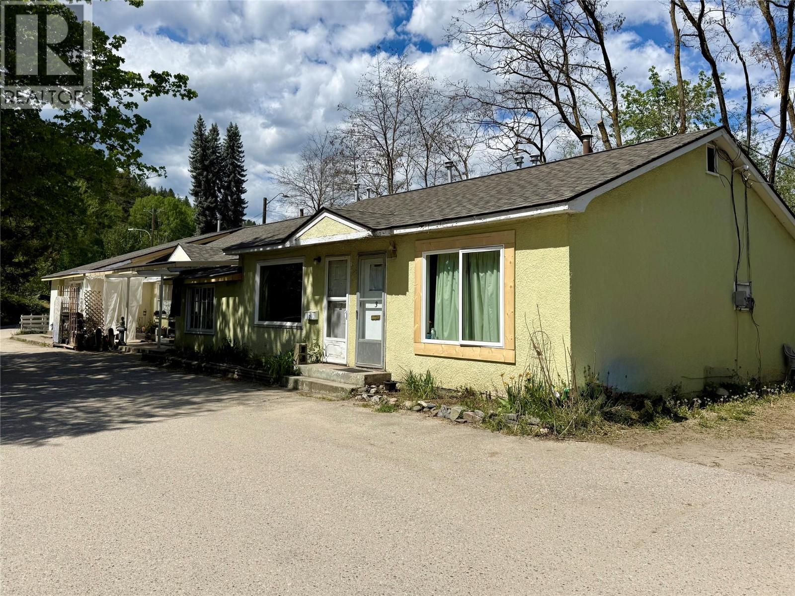 1101-1107 COLUMBIA Avenue, Castlegar, British Columbia