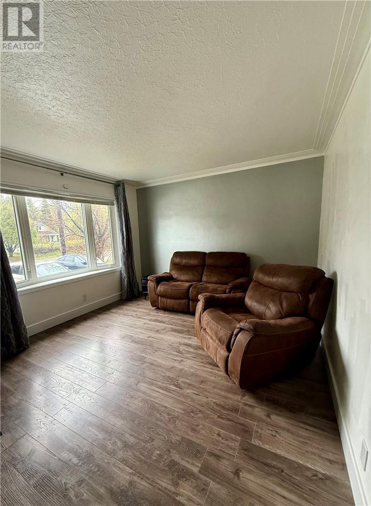 1879 Bancroft Drive, Greater Sudbury, Ontario  P3B 1S7 - Photo 2 - 2127873