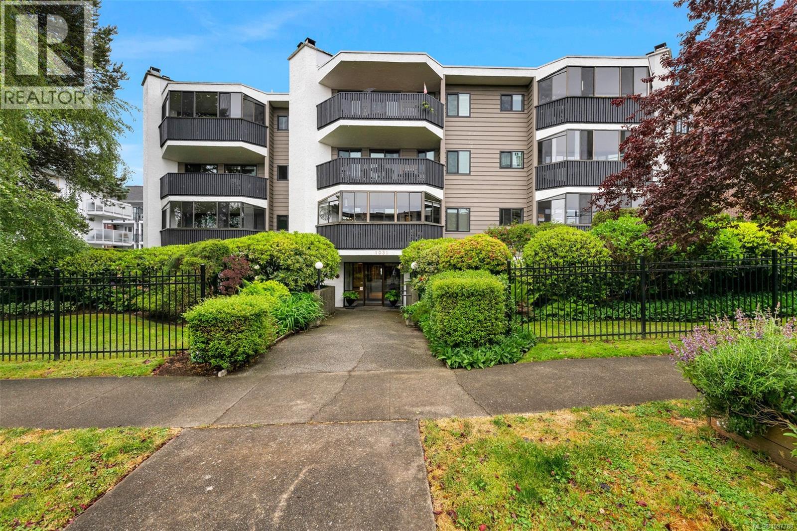 103 1031 Burdett Ave N, Victoria, British Columbia  V8V 3G9 - Photo 1 - 1037788