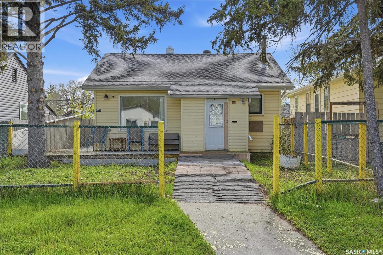 1233 Queen Street, Regina, Saskatchewan  S4T 4B5 - Photo 1 - SK036903