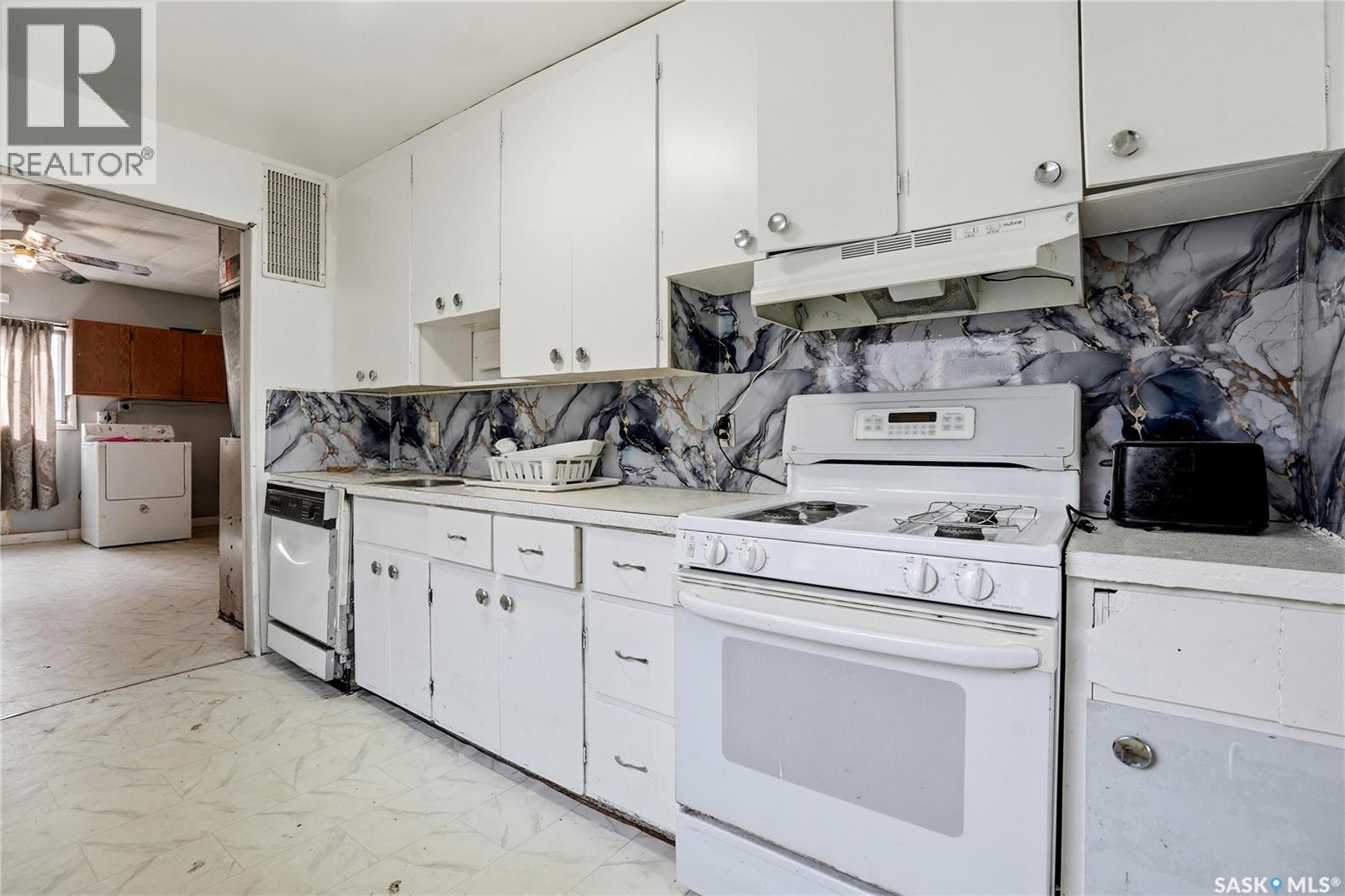 1233 Queen Street, Regina, Saskatchewan  S4T 4B5 - Photo 13 - SK036903