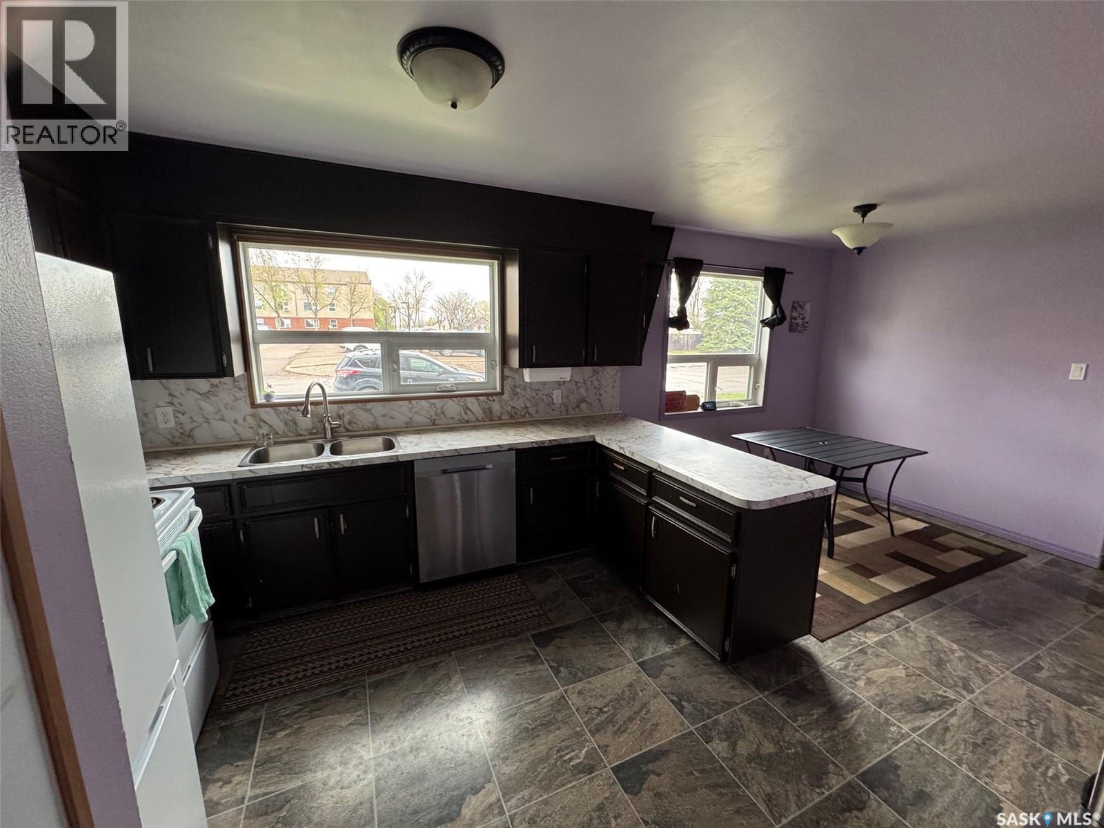 702 Second Street, Estevan, Saskatchewan  S4A 2B3 - Photo 3 - SK036877