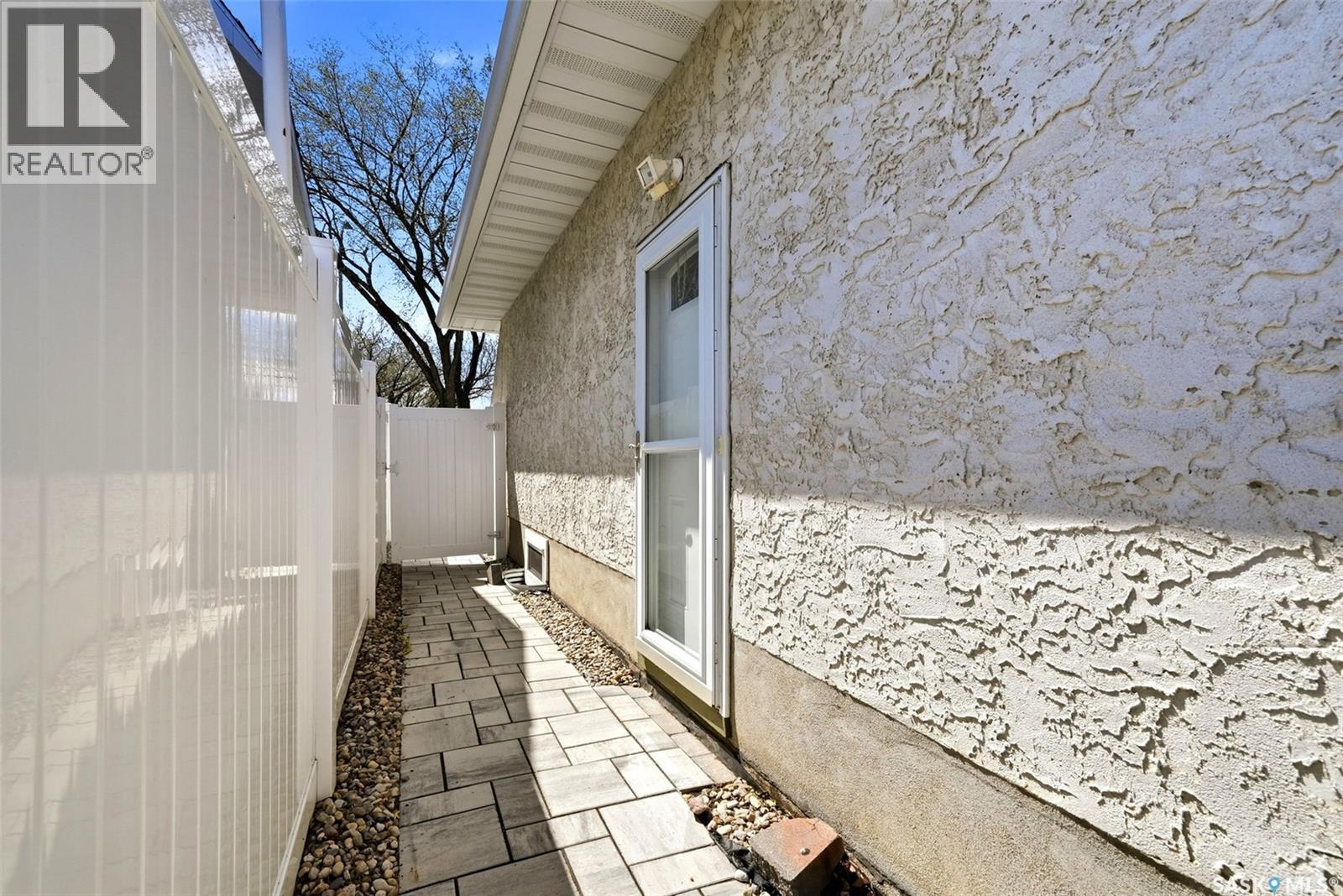 60 French Crescent, Regina, Saskatchewan  S4R 6N4 - Photo 41 - SK036857