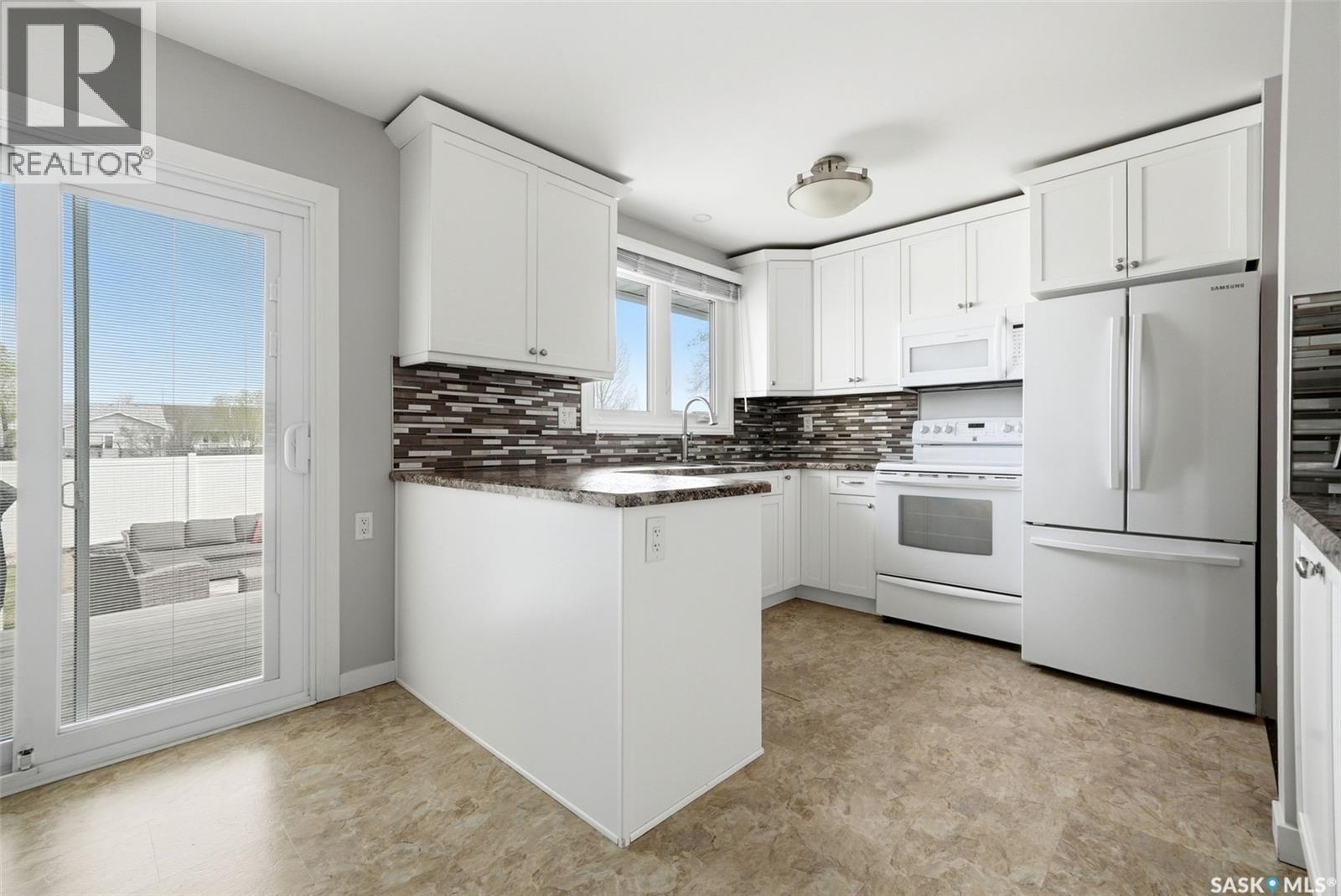 60 French Crescent, Regina, Saskatchewan  S4R 6N4 - Photo 7 - SK036857